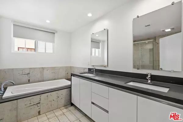 Los Angeles, CA 90049,11818 Dorothy ST #203