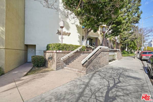 Los Angeles, CA 90048,321 S San Vicente BLVD #103
