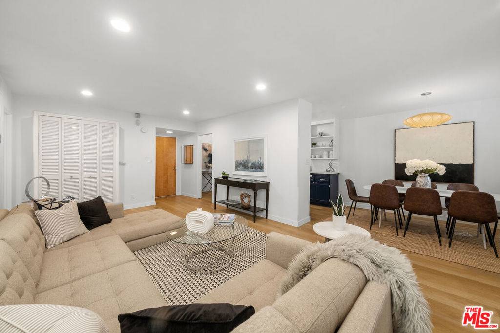 Los Angeles, CA 90039,2929 Waverly DR #110