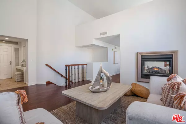 Playa Vista, CA 90094,5831 Seawalk DR #215