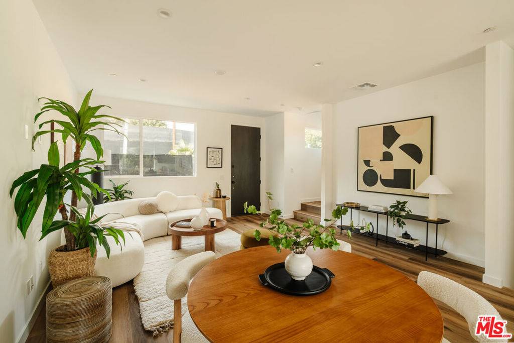Los Angeles, CA 90065,3851 N Riley LN