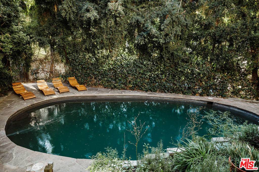 Los Angeles, CA 90068,2764 Outpost DR