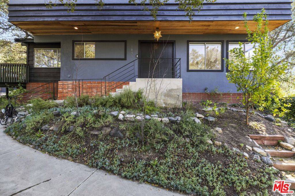 Glendale, CA 91208,1845 Verdugo Knolls DR