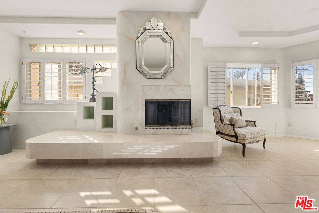 Sherman Oaks, CA 91423,14290 Dickens ST #201