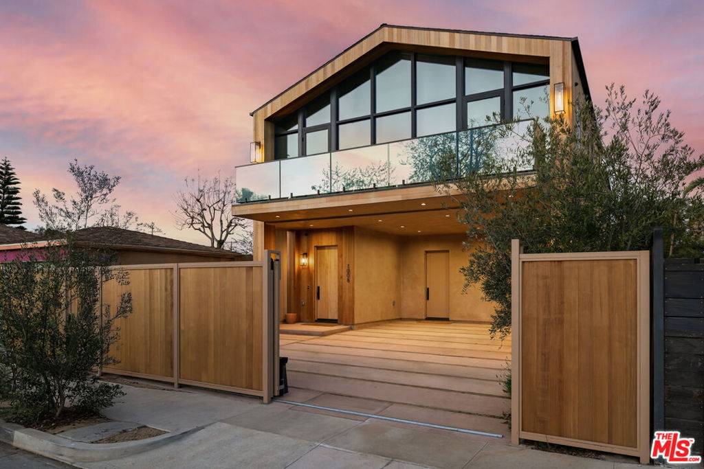 1008 Oakwood AVE, Venice, CA 90291
