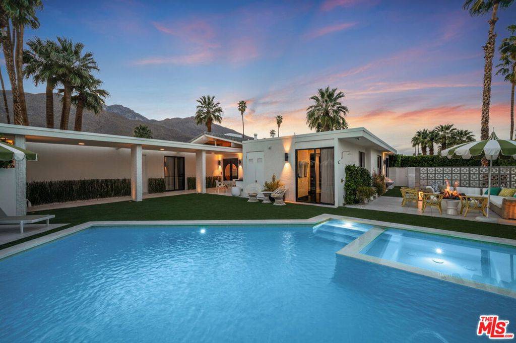 994 E Balboa CIR, Palm Springs, CA 92264