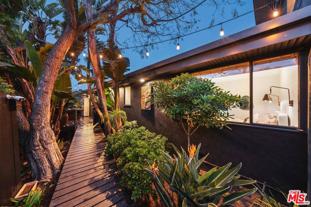 Santa Monica, CA 90402,295 Mabery RD