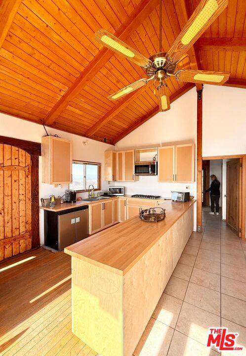 Malibu, CA 90265,11077 Pacific View DR