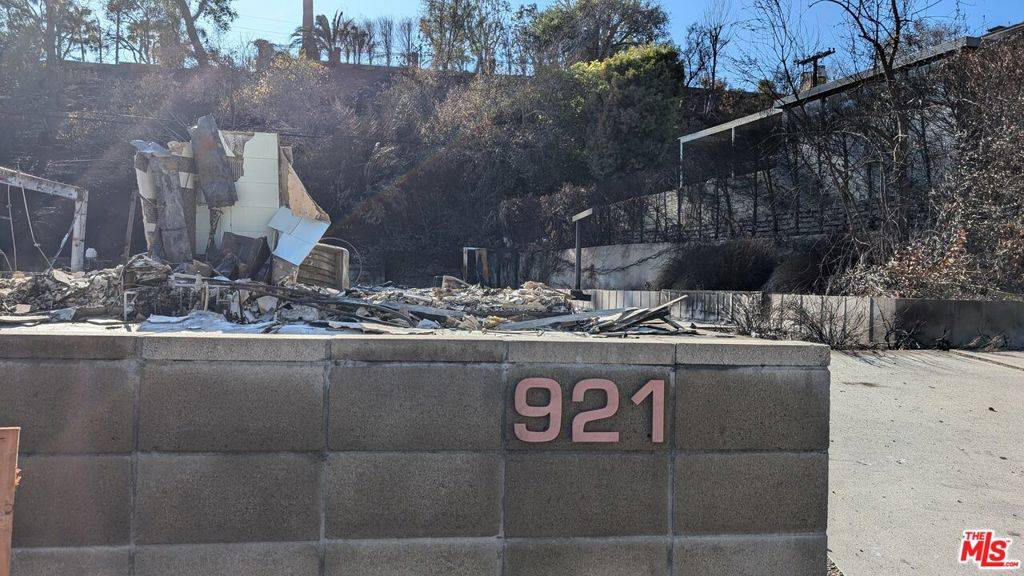 921 Jacon WAY, Pacific Palisades, CA 90272