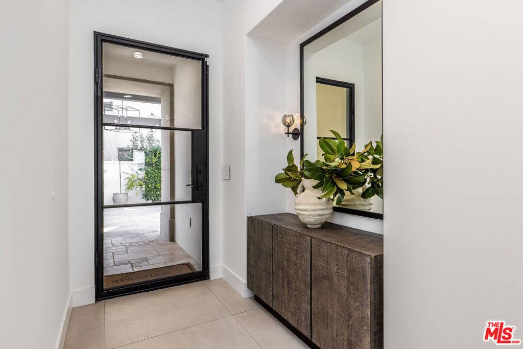 Calabasas, CA 91302,25273 Prado De La Puma