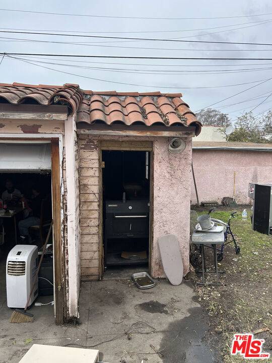 Los Angeles, CA 90008,3905 Roxton AVE