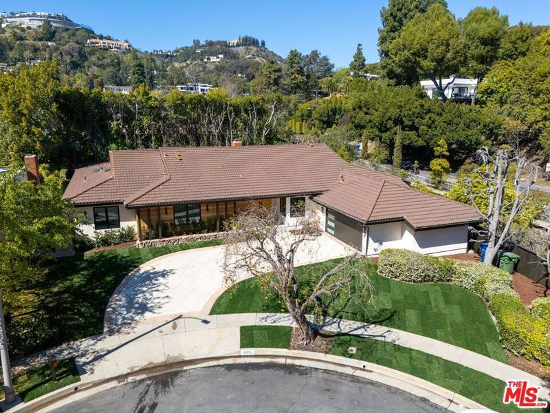 10001 Sundial LN, Beverly Hills, CA 90210