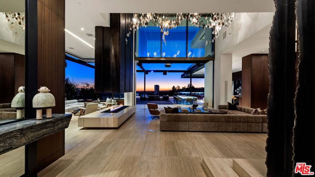 1305 Collingwood PL, Los Angeles, CA 90069