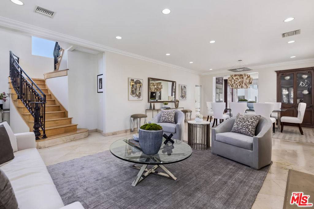 Los Angeles, CA 90035,1471 S Crest DR
