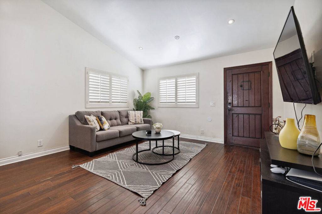 San Fernando, CA 91340,12887 Corcoran ST