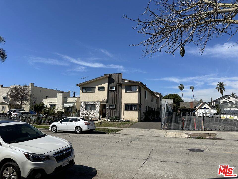 Los Angeles, CA 90019,933 S Norton AVE