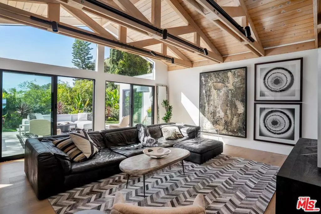 Los Angeles, CA 90069,9275 Flicker PL