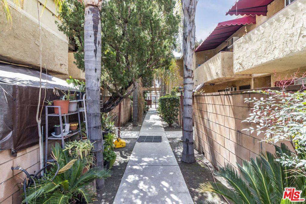 North Hollywood, CA 91605,13147 Vanowen ST