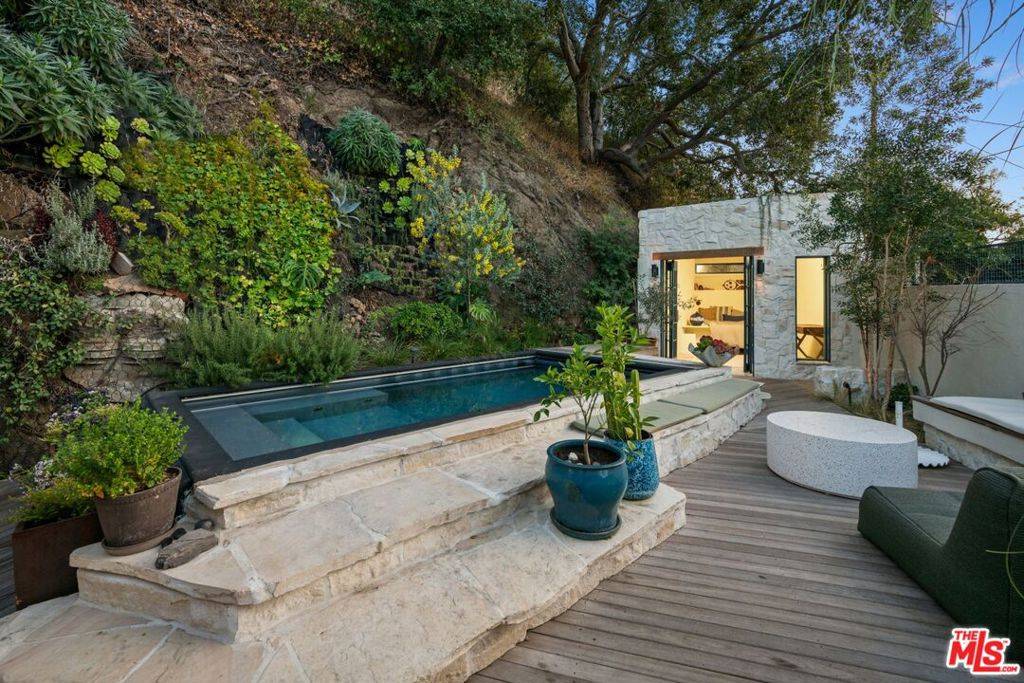 Los Angeles, CA 90068,5800 Spring Oak TER