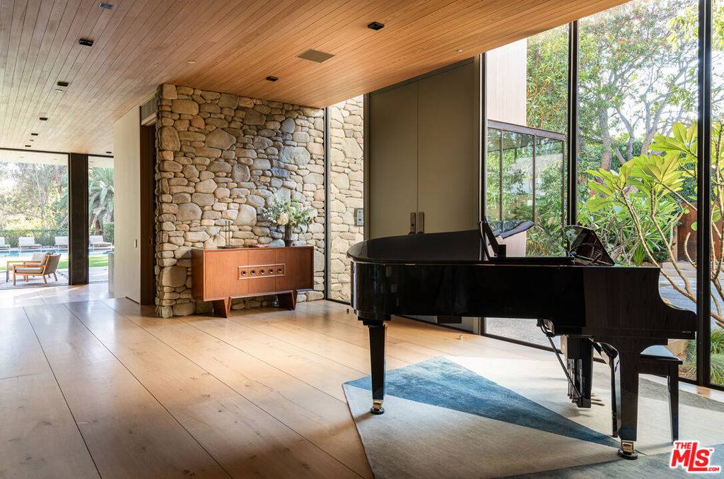 Pacific Palisades, CA 90272,1480 Capri DR