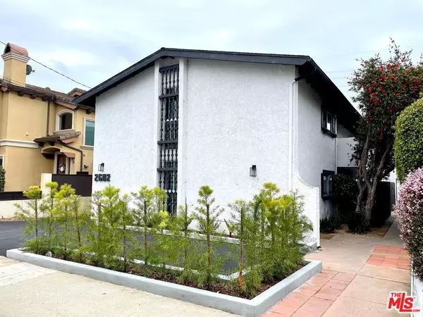 Redondo Beach, CA 90278,2602 Carnegie LN #2