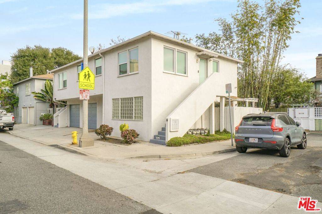 Santa Monica, CA 90404,1423 Cloverfield BLVD