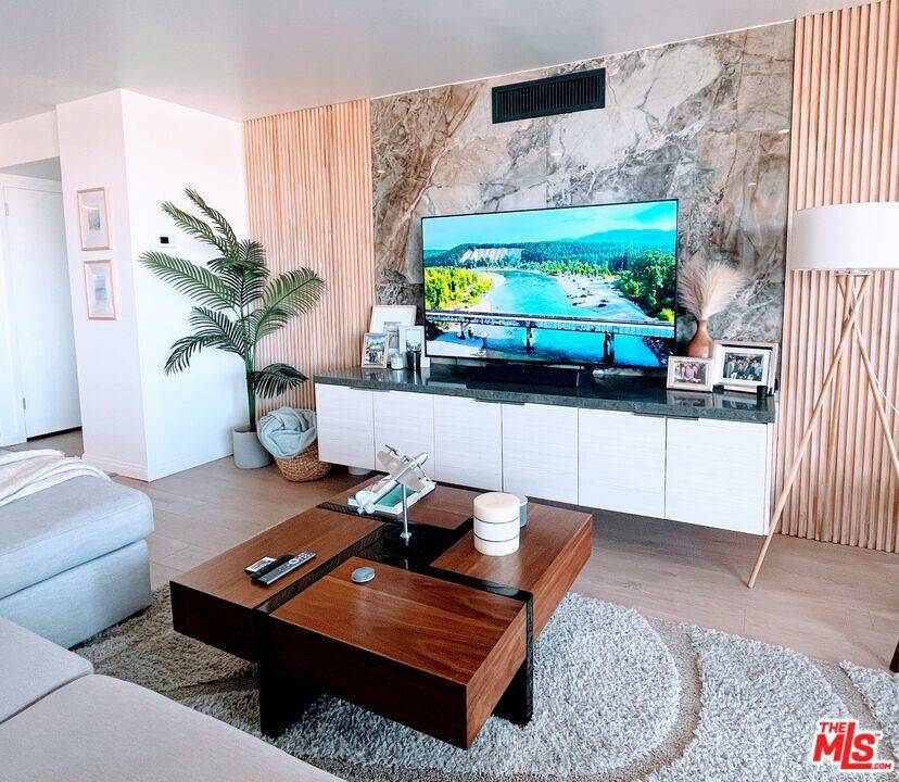 Marina Del Rey, CA 90292,4316 Marina City DR #627