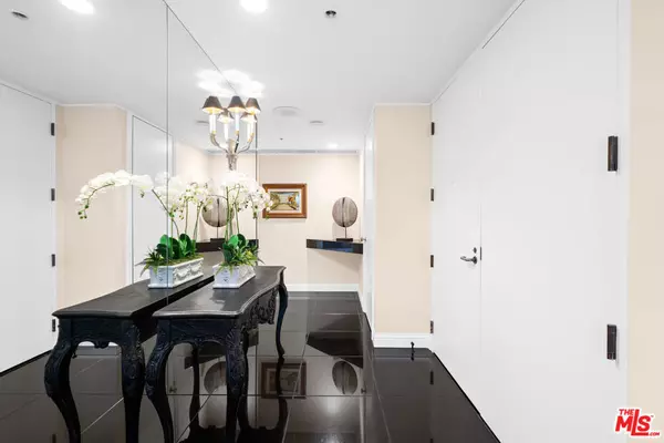 Los Angeles, CA 90024,10430 Wilshire BLVD #1705
