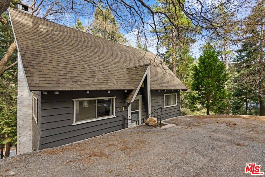 286 S Fairway DR, Lake Arrowhead, CA 92352