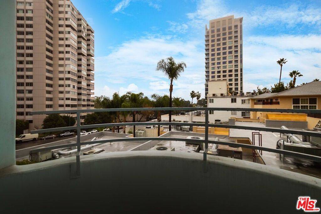 Los Angeles, CA 90024,10336 Wilshire BLVD #302