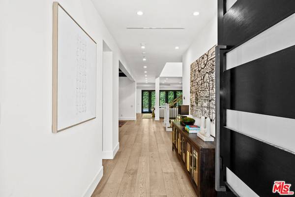 Los Angeles, CA 90046,741 N Vista ST