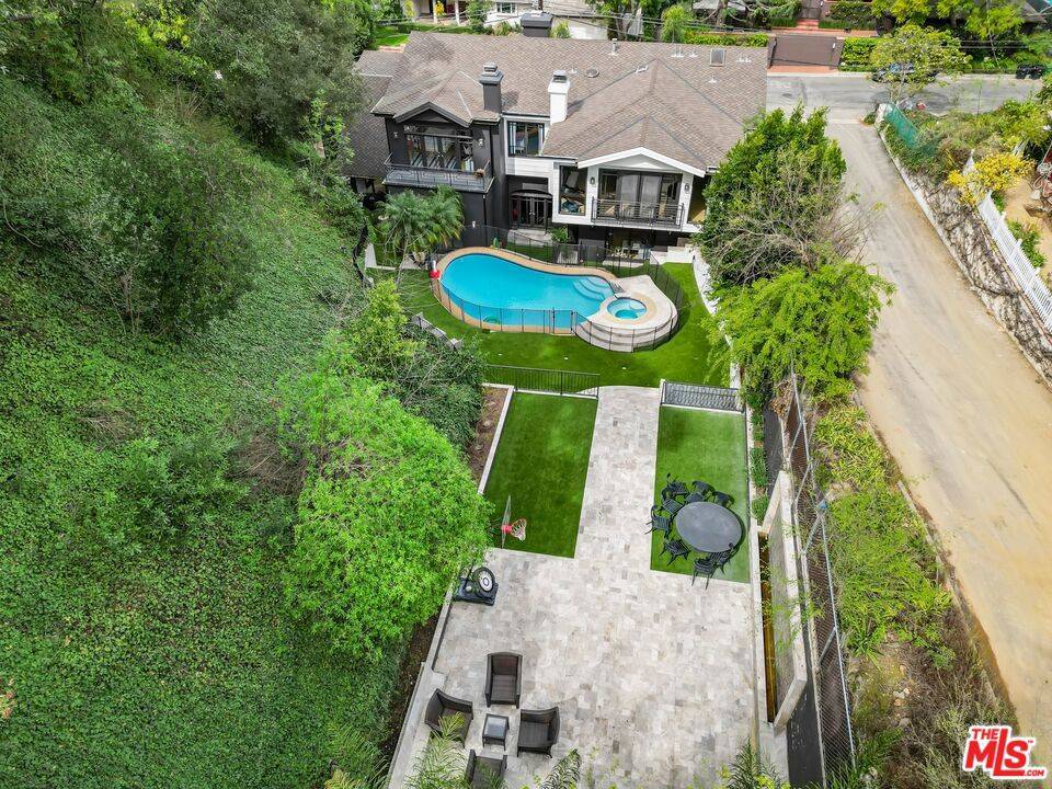 Beverly Hills, CA 90210,2650 Hutton DR