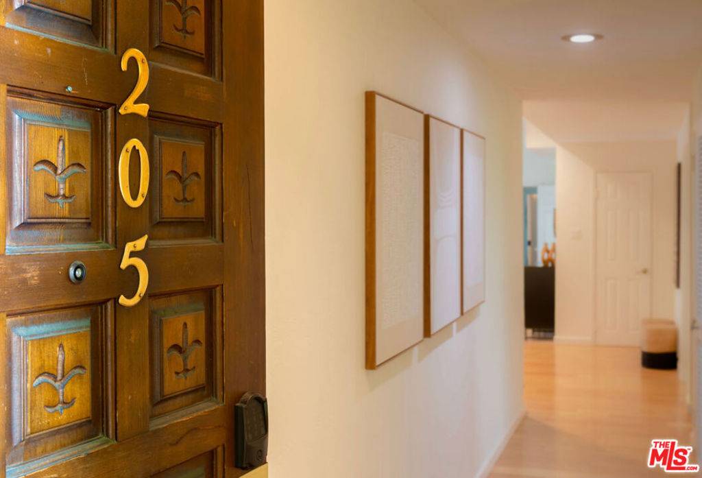 West Hollywood, CA 90069,1228 N La Cienega BLVD #205