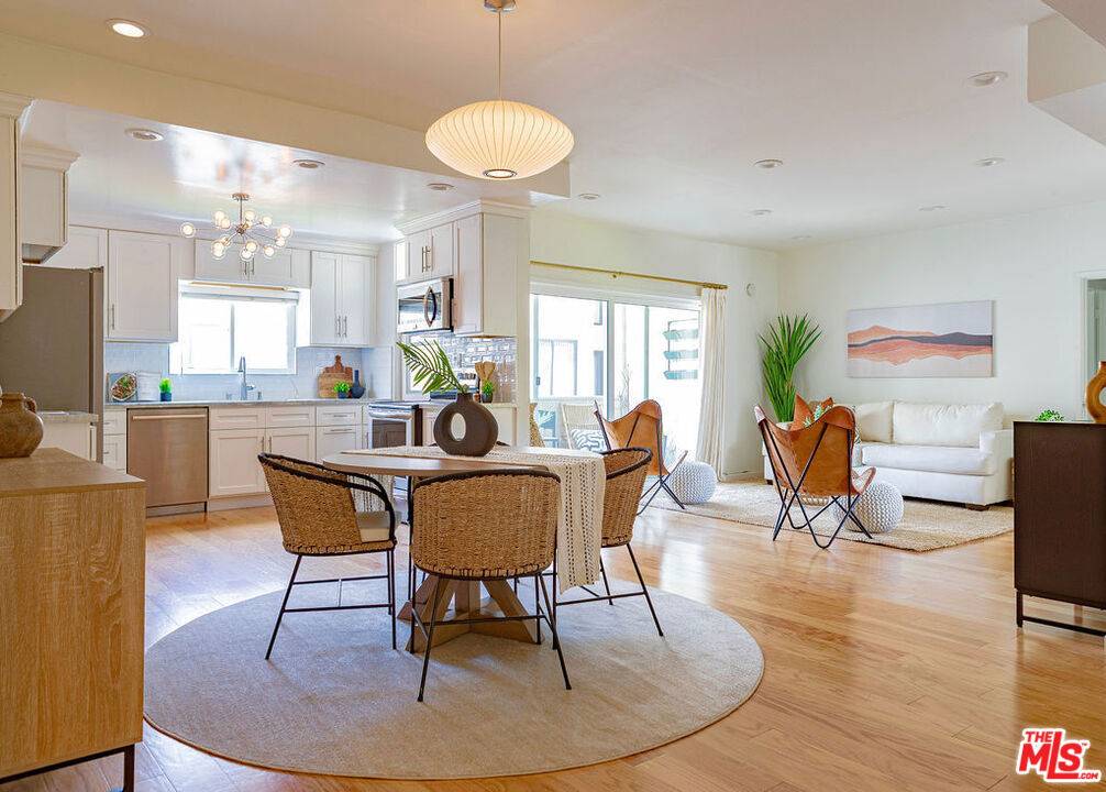 1228 N La Cienega BLVD #205, West Hollywood, CA 90069
