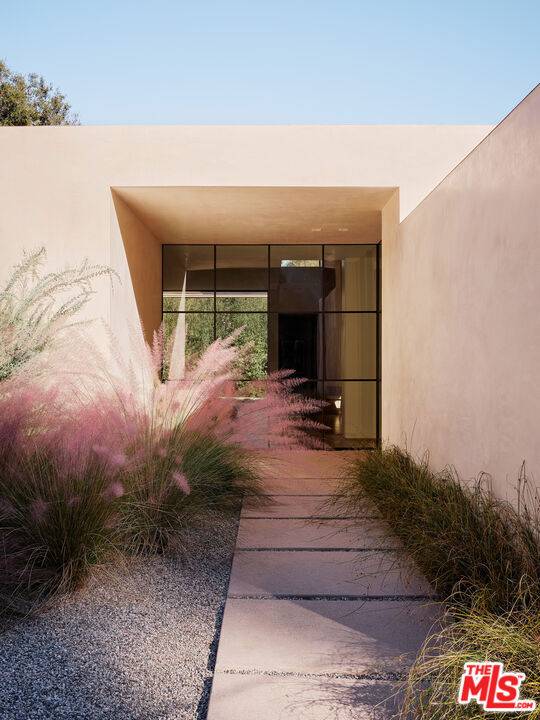 Pacific Palisades, CA 90272,724 Greentree RD