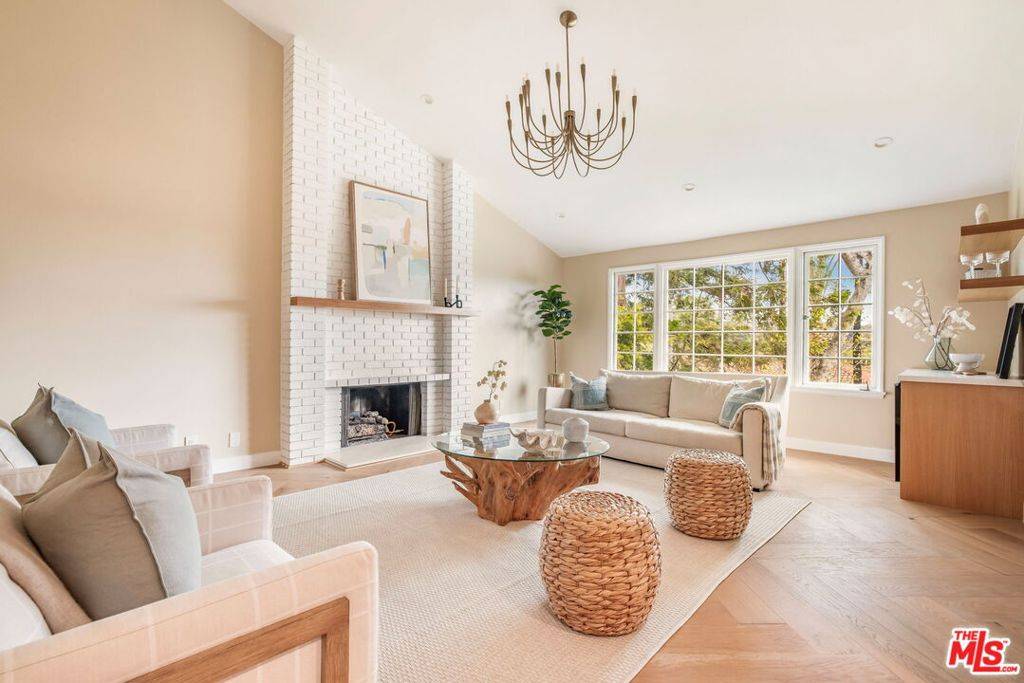 17481 Tramonto DR, Pacific Palisades, CA 90272