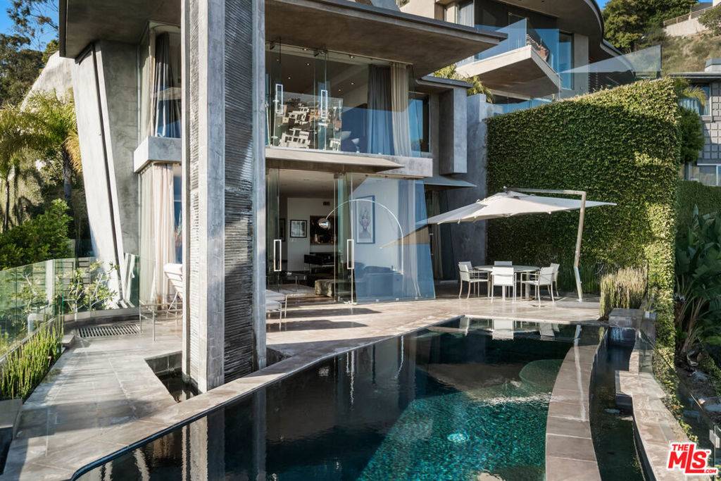 Los Angeles, CA 90069,1742 Viewmont DR