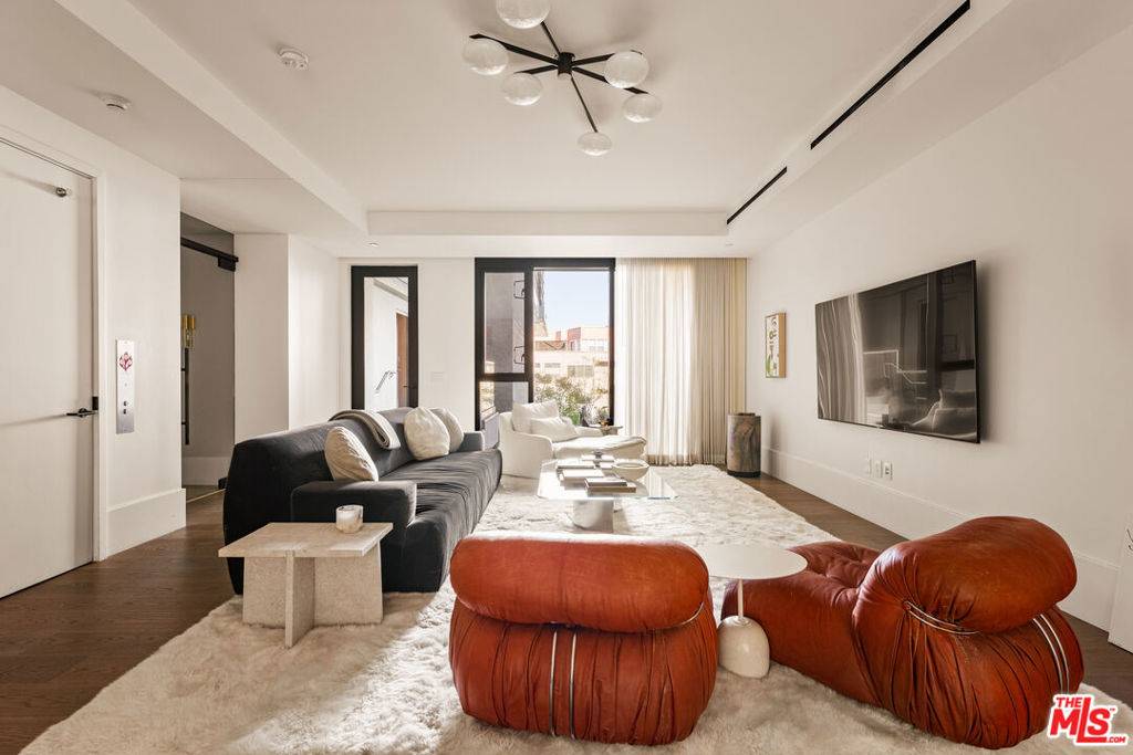 West Hollywood, CA 90069,8420 W Sunset BLVD #306