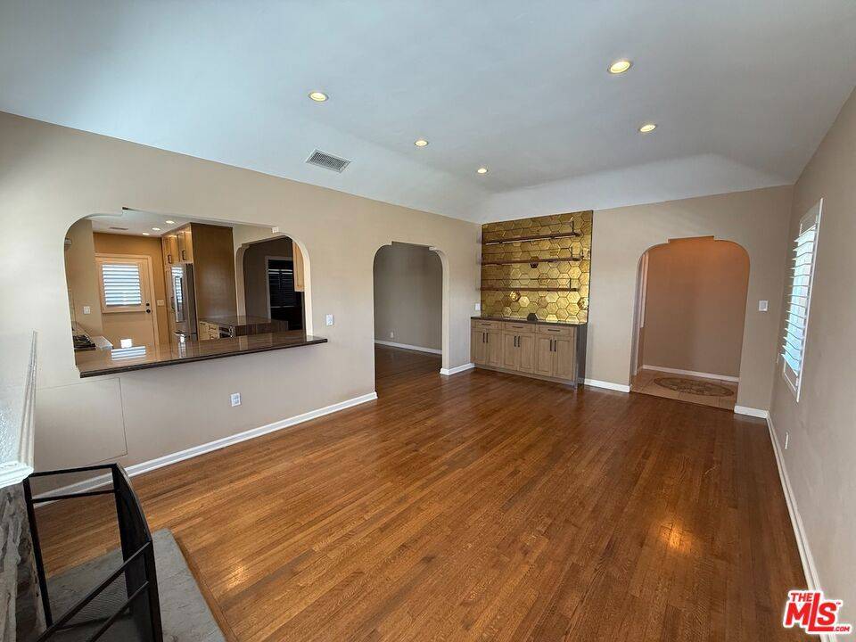 Los Angeles, CA 90045,8117 Bleriot AVE