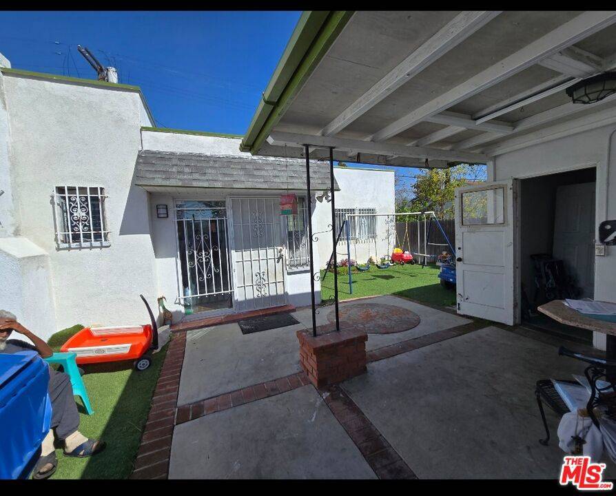 Los Angeles, CA 90044,611 W 109th ST