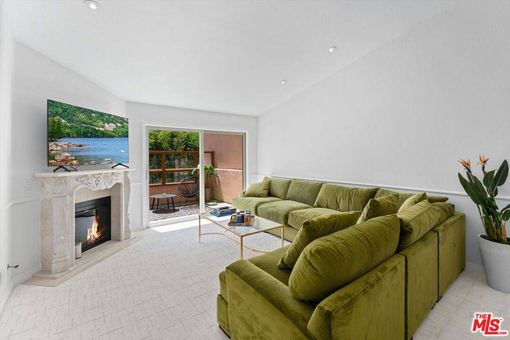Newport Beach, CA 92660,229 Villa Point DR