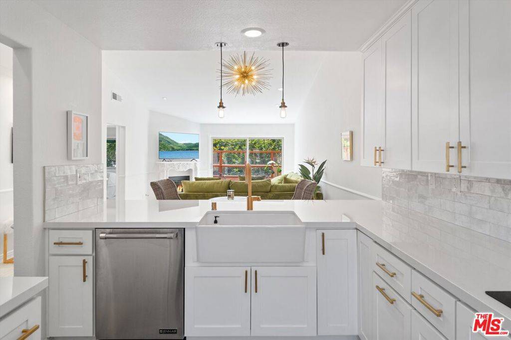 229 Villa Point DR, Newport Beach, CA 92660