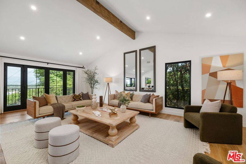 13481 Cheltenham DR, Sherman Oaks, CA 91423