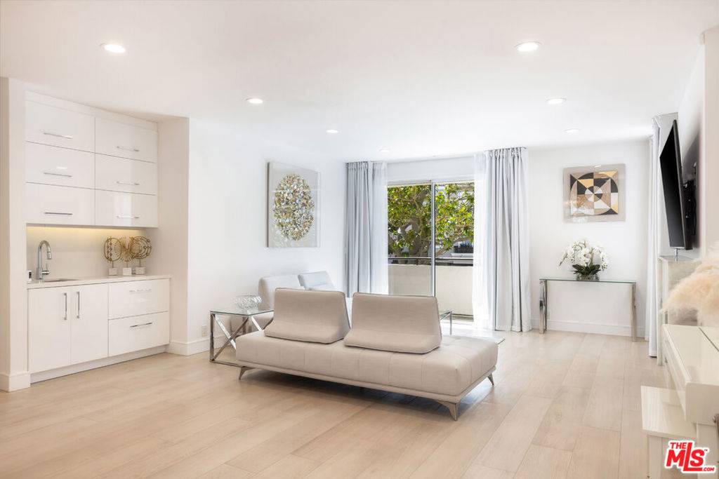Los Angeles, CA 90049,1164 Wellesley AVE #101