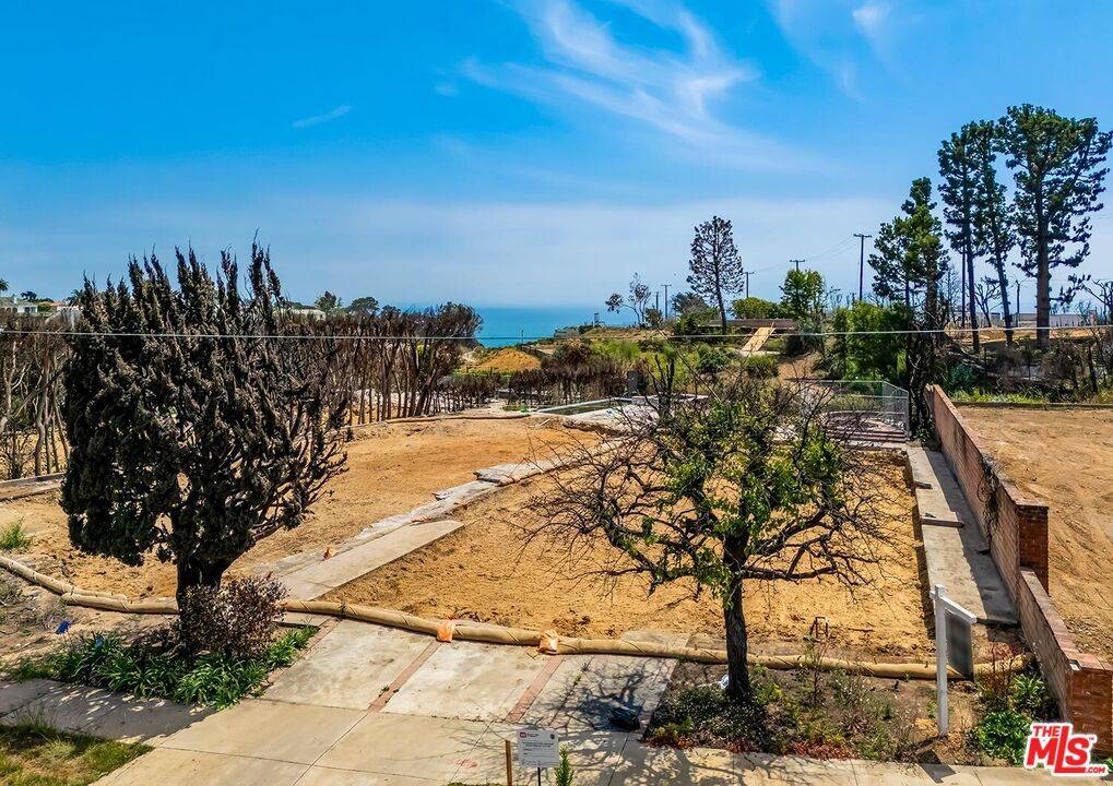 Pacific Palisades, CA 90272,424 Lombard AVE