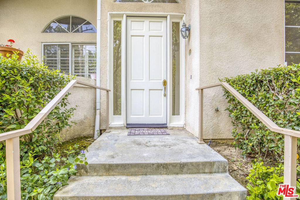 Calabasas, CA 91302,5340 Las Virgenes RD #20