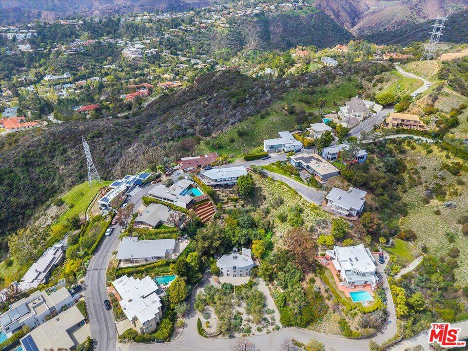 Los Angeles, CA 90049,1404 N Kenter AVE