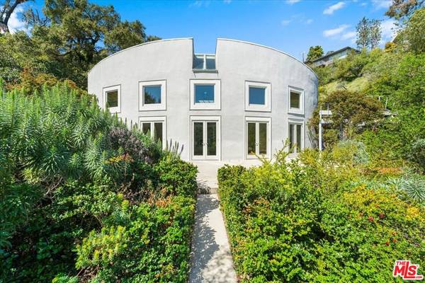 1404 N Kenter AVE, Los Angeles, CA 90049