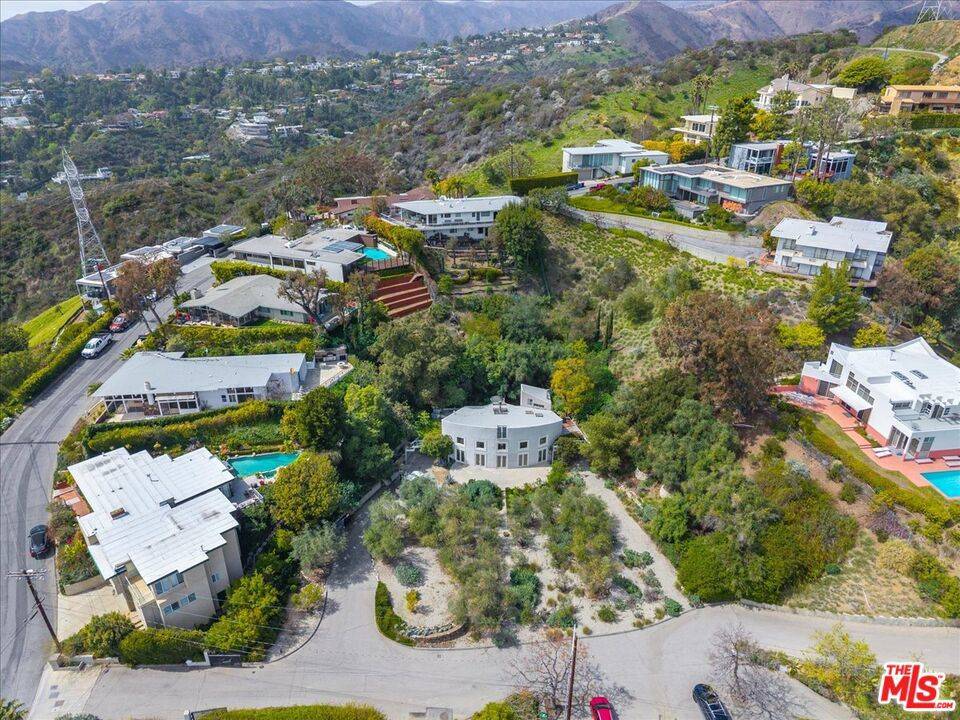 Los Angeles, CA 90049,1404 N Kenter AVE