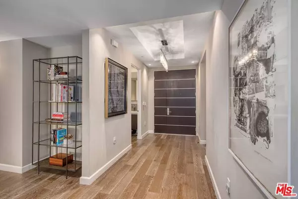 Los Angeles, CA 90049,441 S Barrington AVE #210